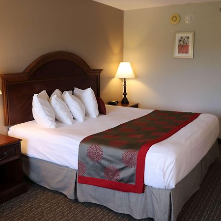 Ramada Plaza By Wyndham Hagerstown Hotel Buitenkant foto