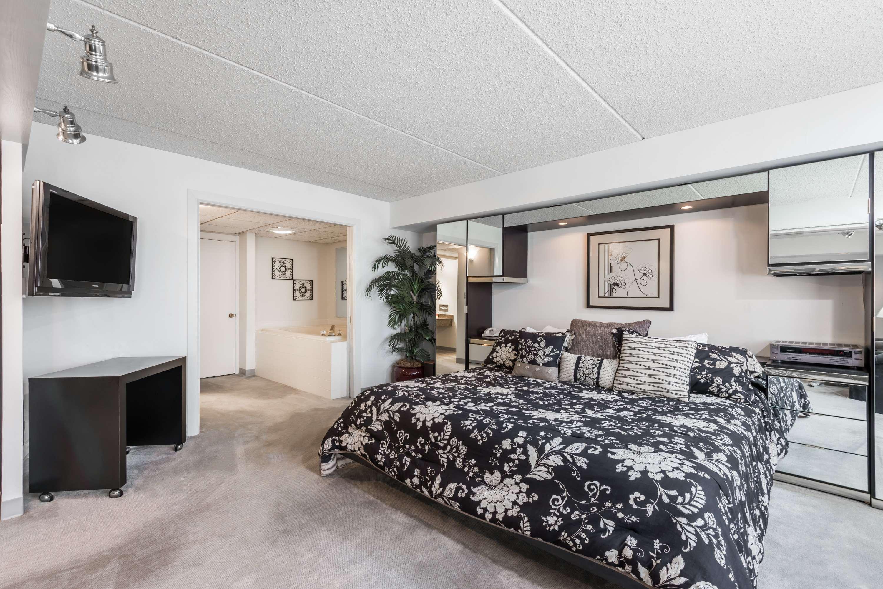 Ramada Plaza By Wyndham Hagerstown Hotel Buitenkant foto