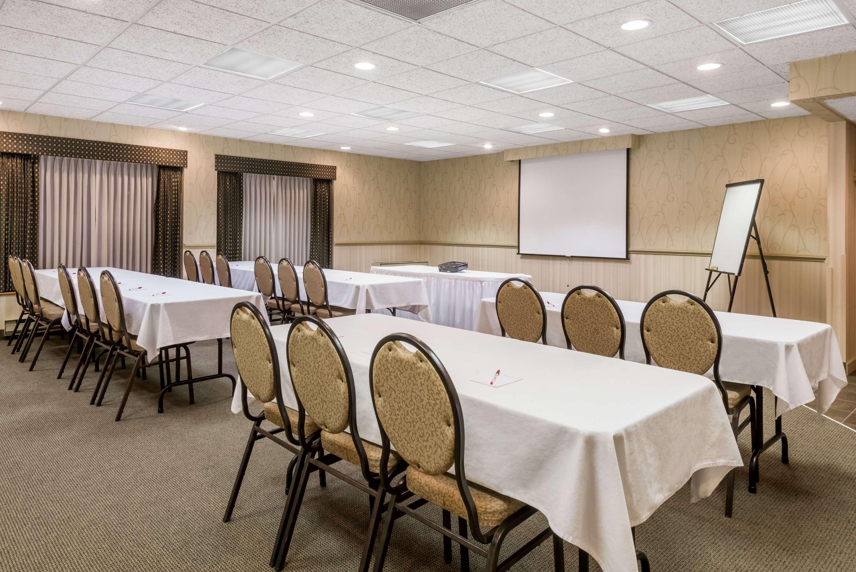 Ramada Plaza By Wyndham Hagerstown Hotel Buitenkant foto