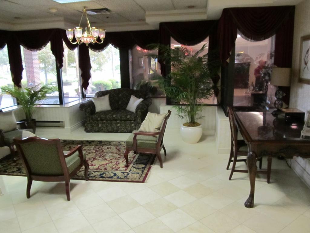 Ramada Plaza By Wyndham Hagerstown Hotel Buitenkant foto