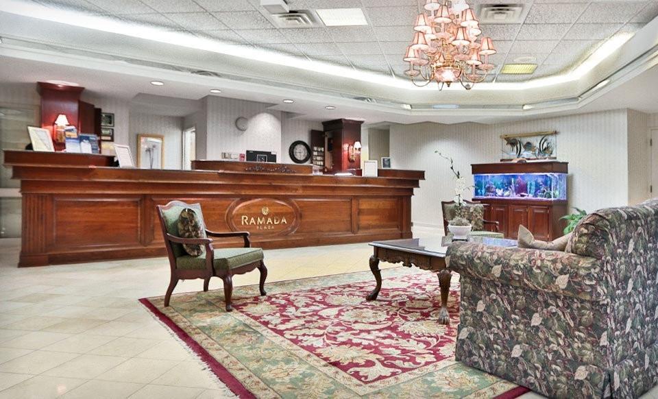 Ramada Plaza By Wyndham Hagerstown Hotel Buitenkant foto